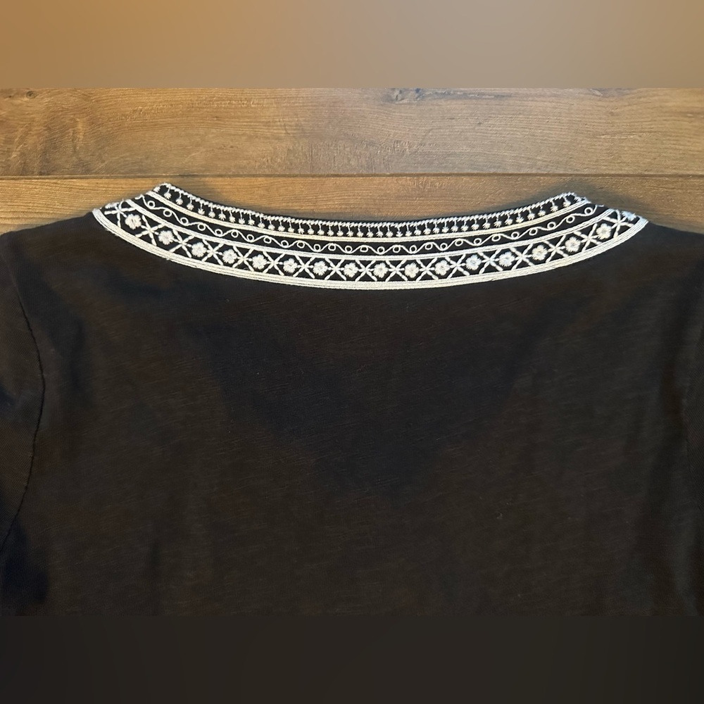 Talbots Embroidered Tunic Top Black White Floral Boho 3/4 Sleeve Size M - Picture 6 of 7